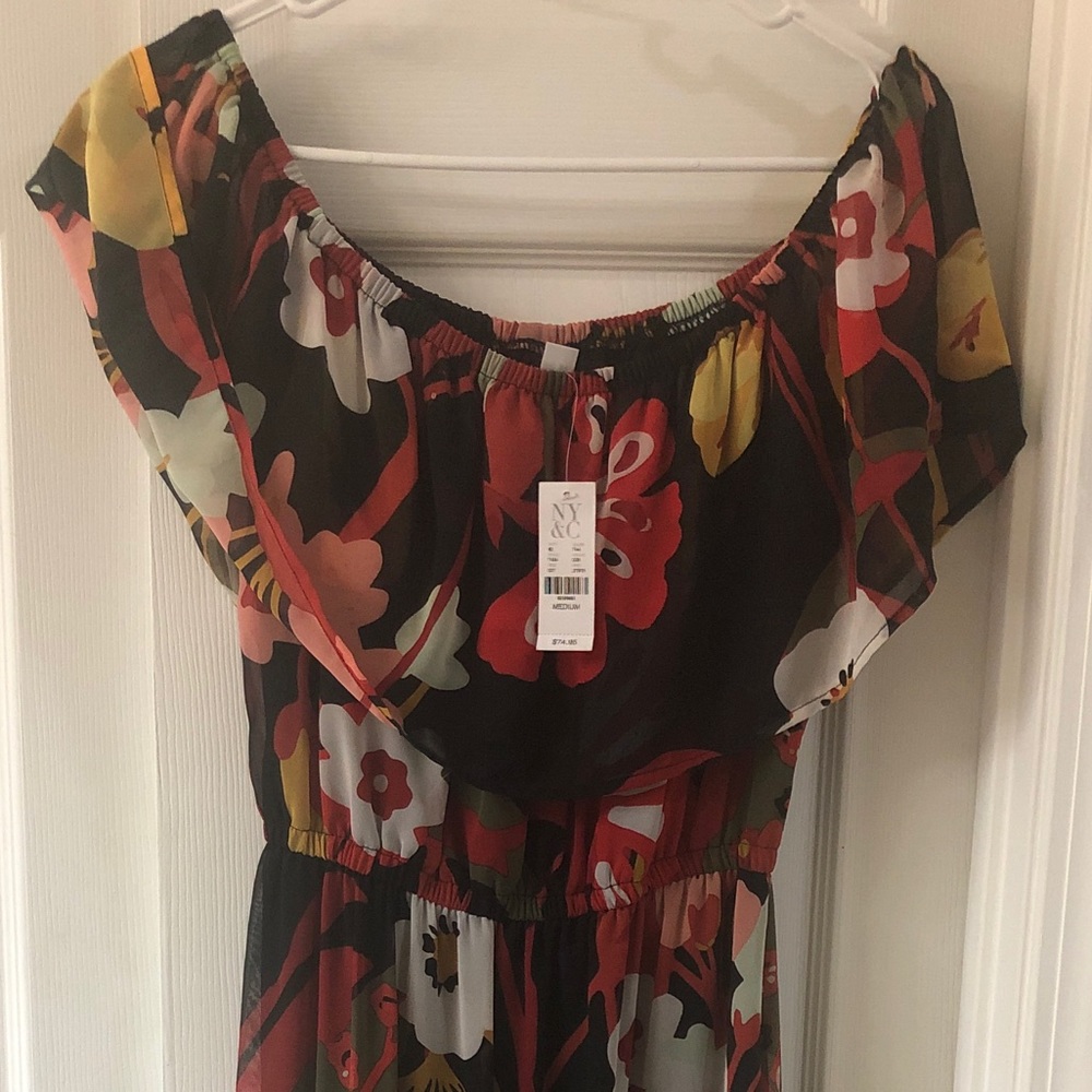 Long flower summer dress never worn. NWT